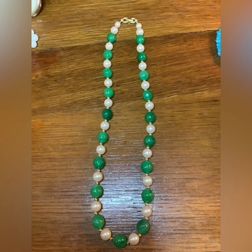 Vintage 60’s Beaded Necklace 21”